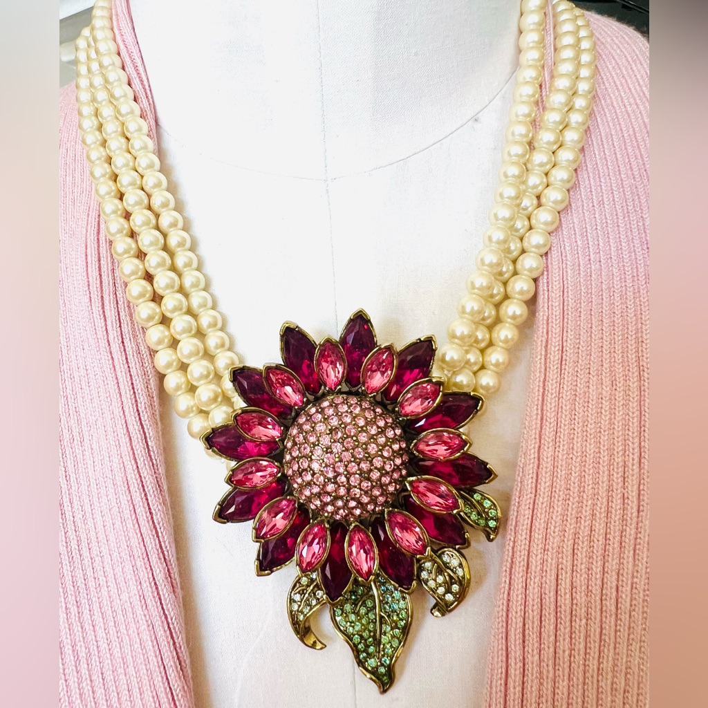 Heidi Daus Divine Miss Daisy Swarovski Crystals Necklace 169$